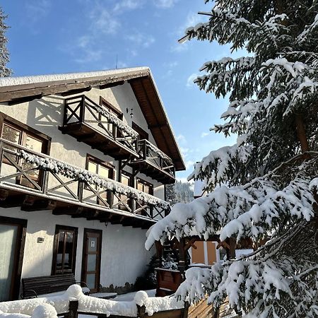 Любе Hotel Yablunytsya Luaran gambar
