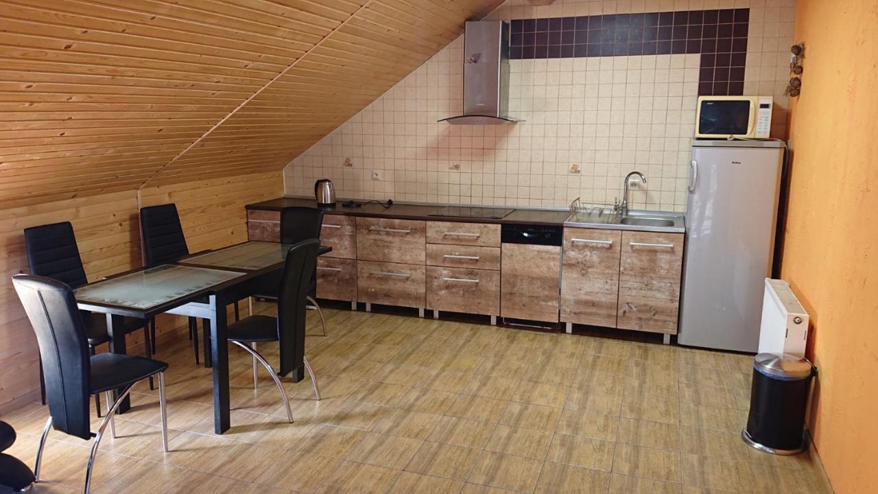 Любе Hotel Yablunytsya Luaran gambar
