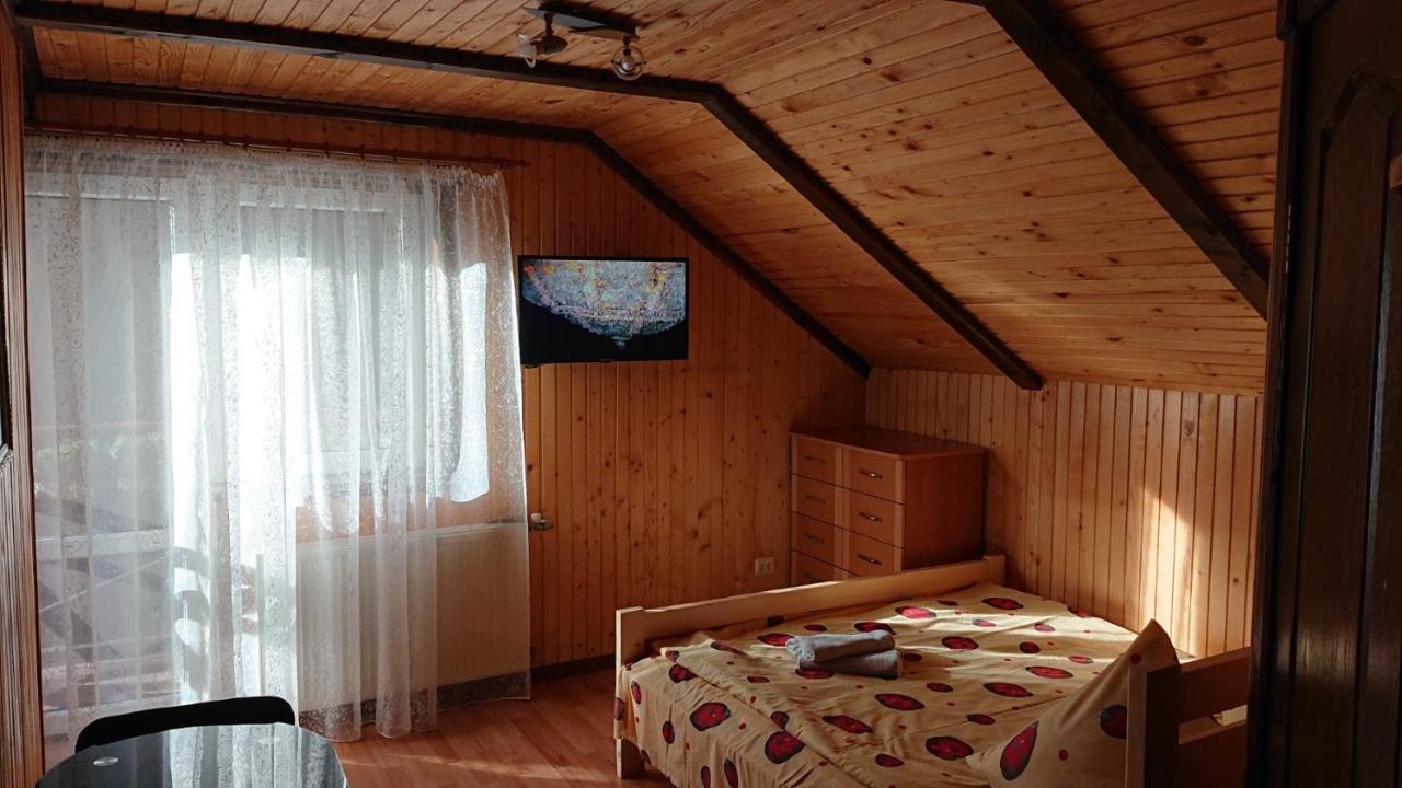 Любе Hotel Yablunytsya Luaran gambar