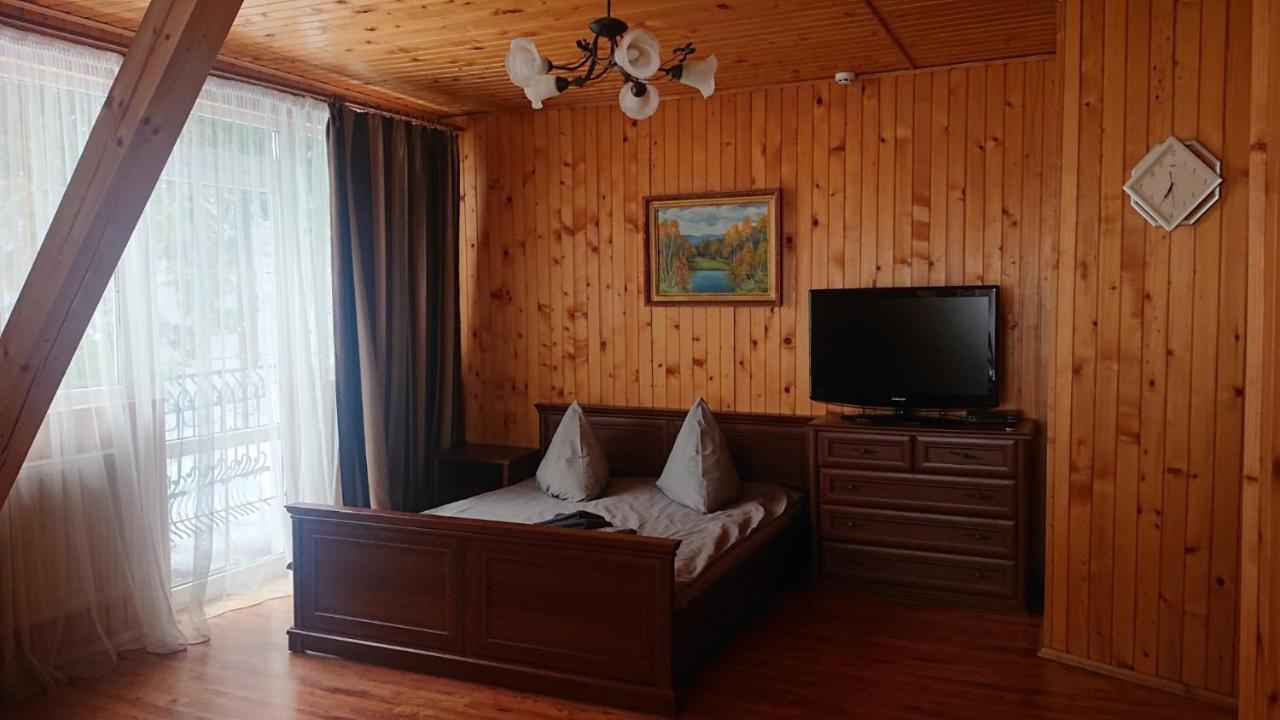 Любе Hotel Yablunytsya Luaran gambar
