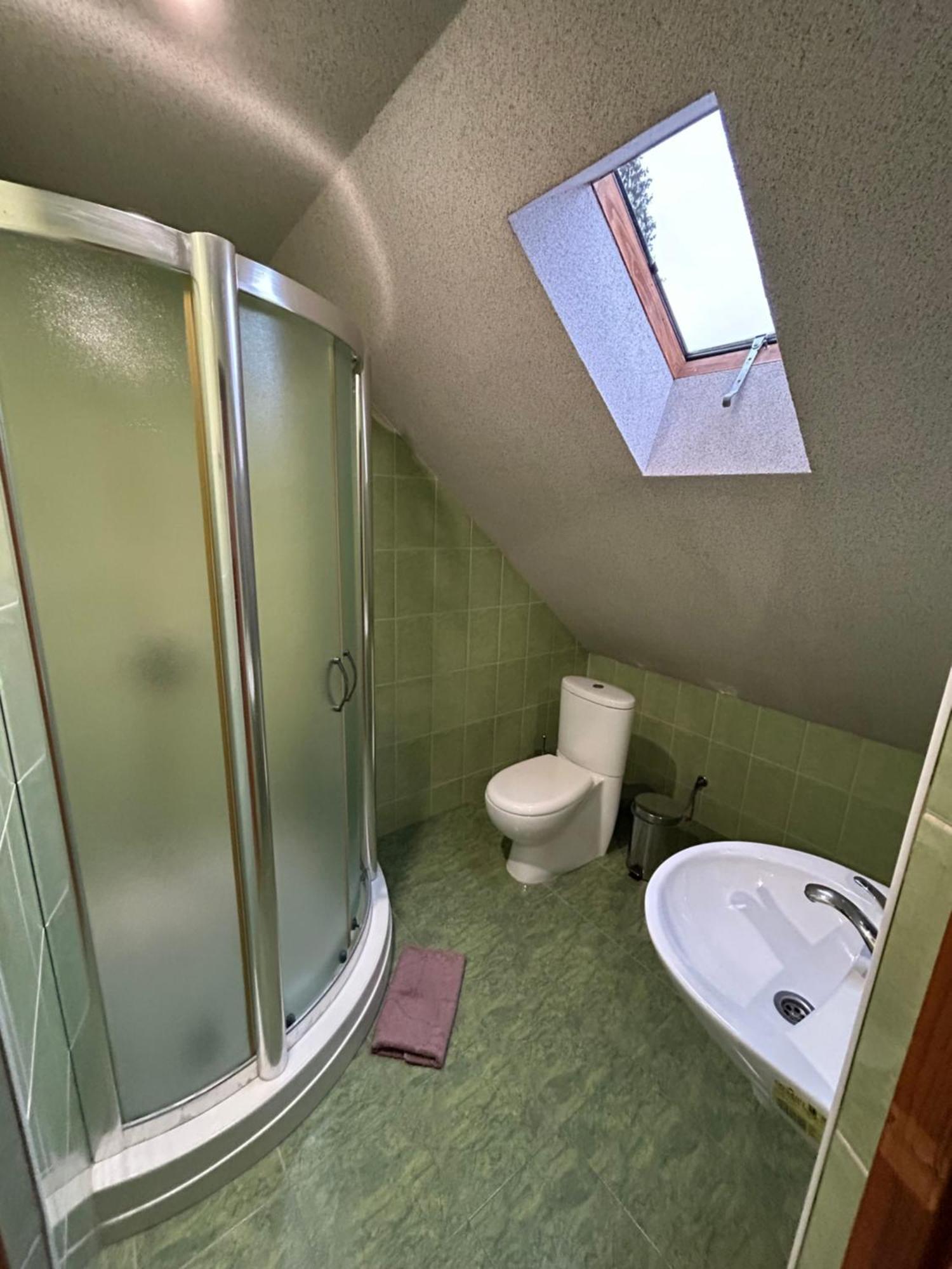 Любе Hotel Yablunytsya Luaran gambar
