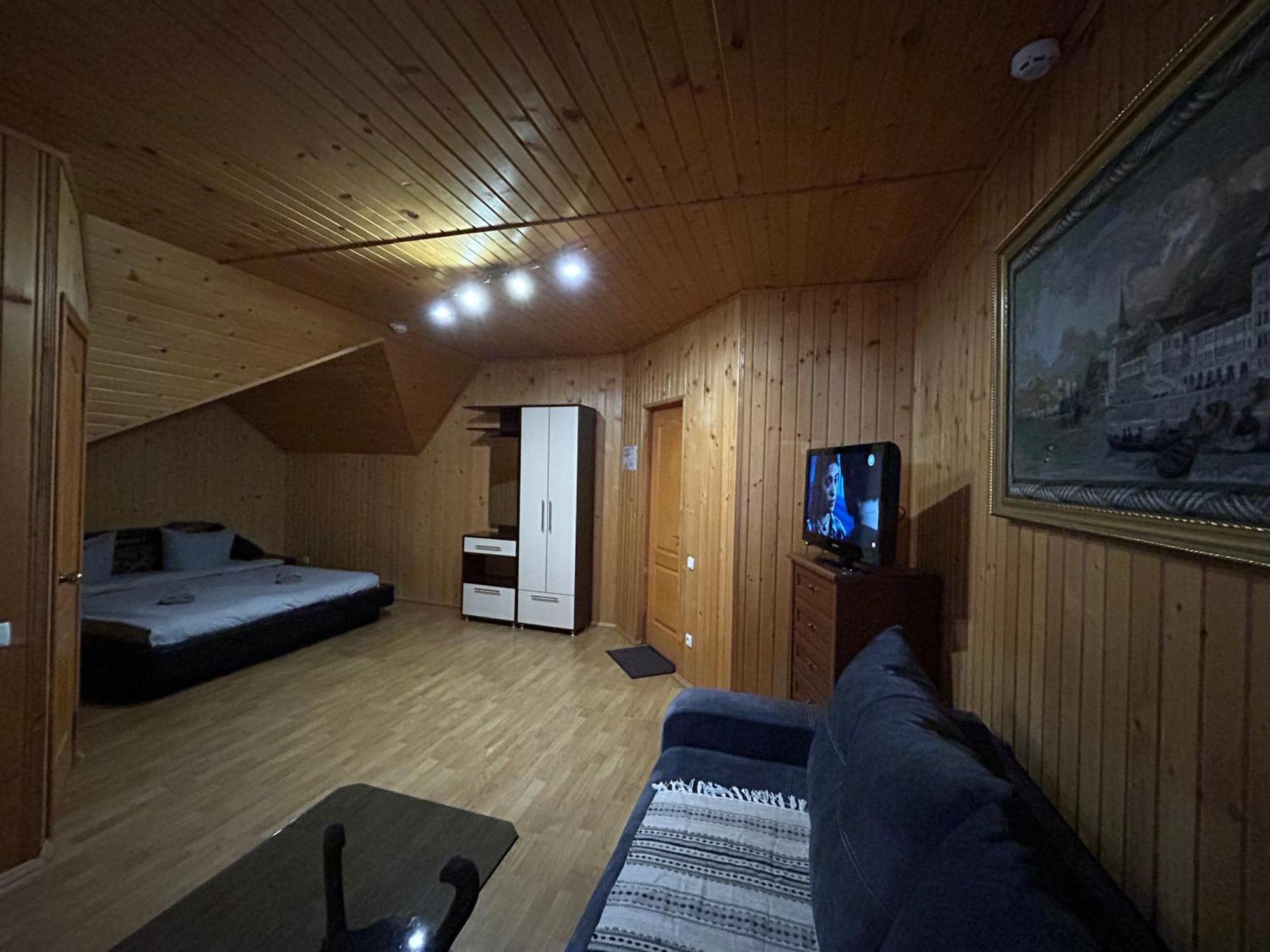 Любе Hotel Yablunytsya Luaran gambar