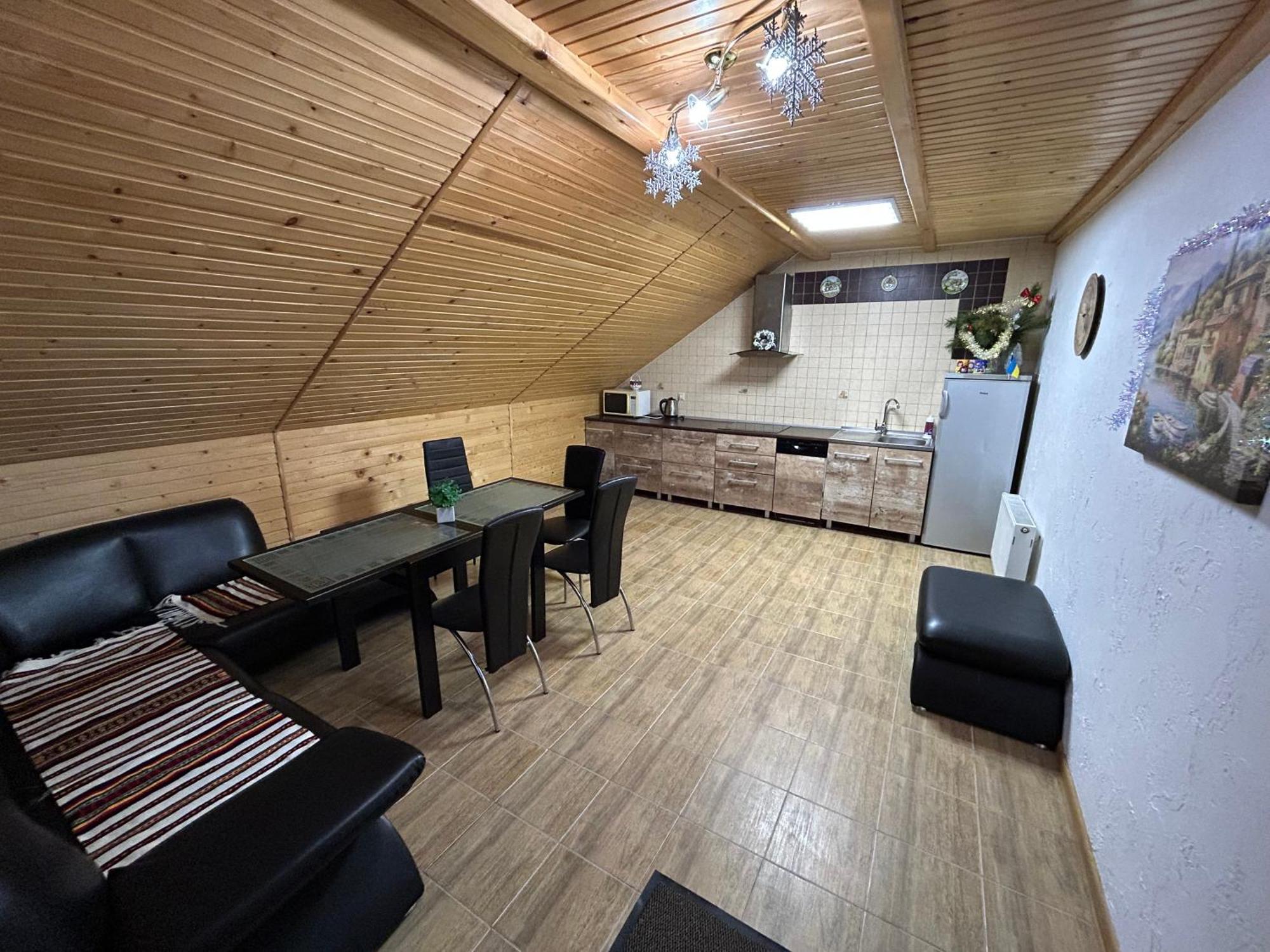 Любе Hotel Yablunytsya Luaran gambar