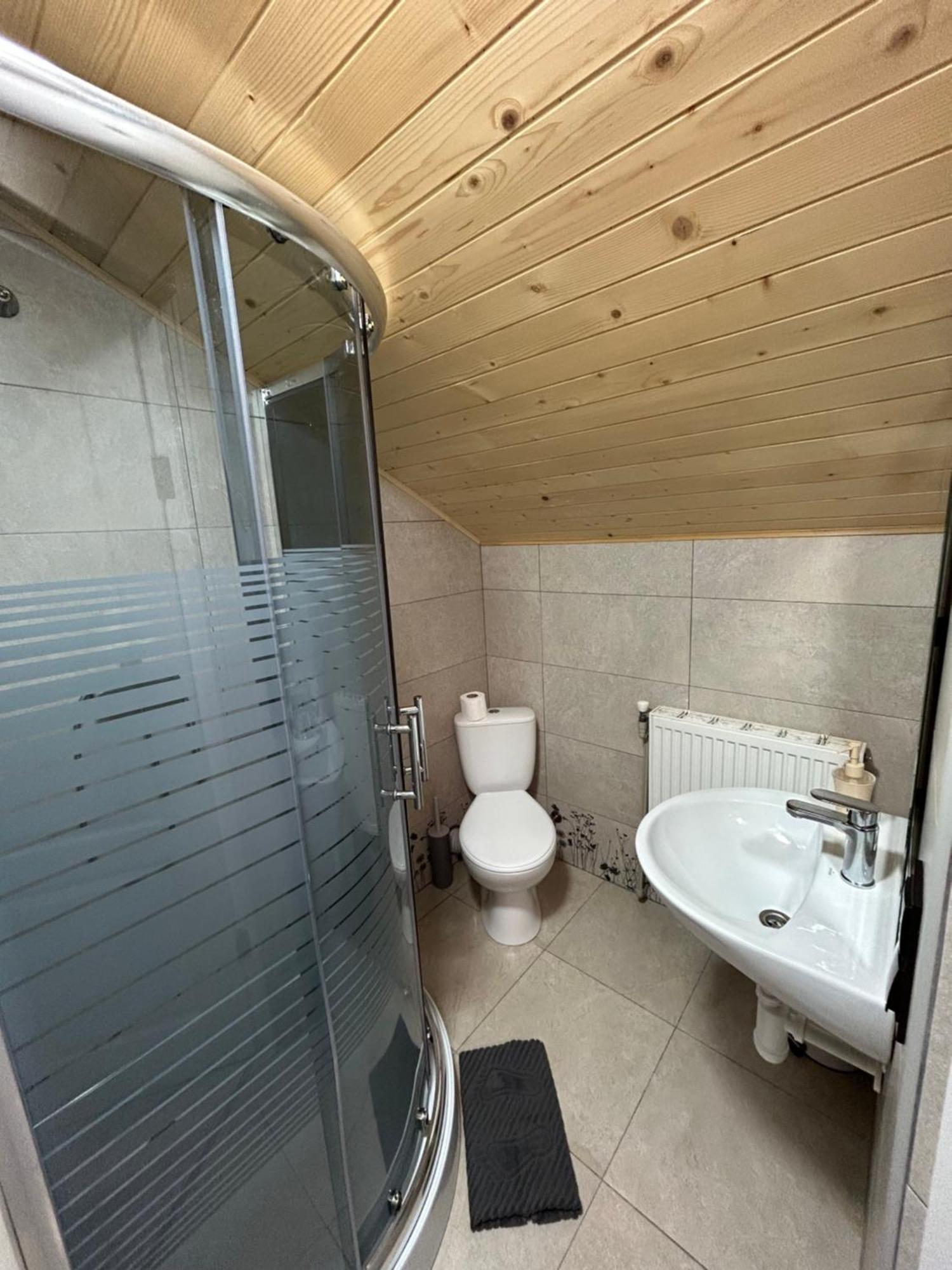 Любе Hotel Yablunytsya Luaran gambar