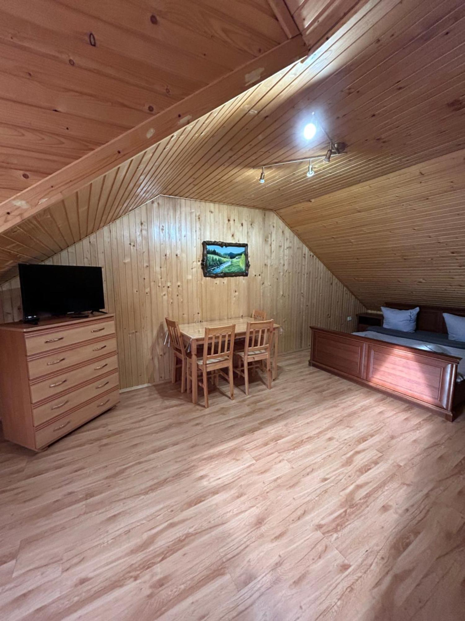 Любе Hotel Yablunytsya Luaran gambar