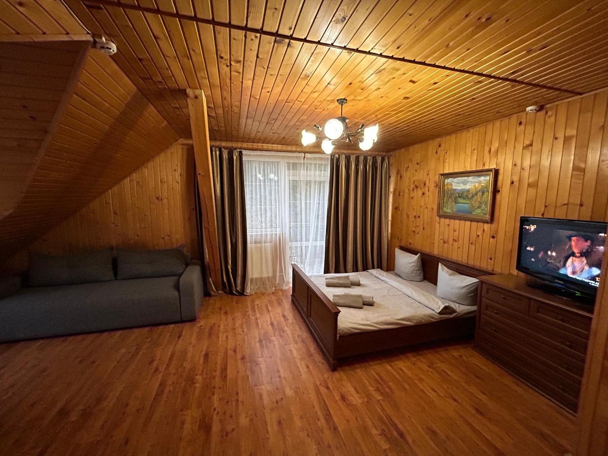 Любе Hotel Yablunytsya Luaran gambar