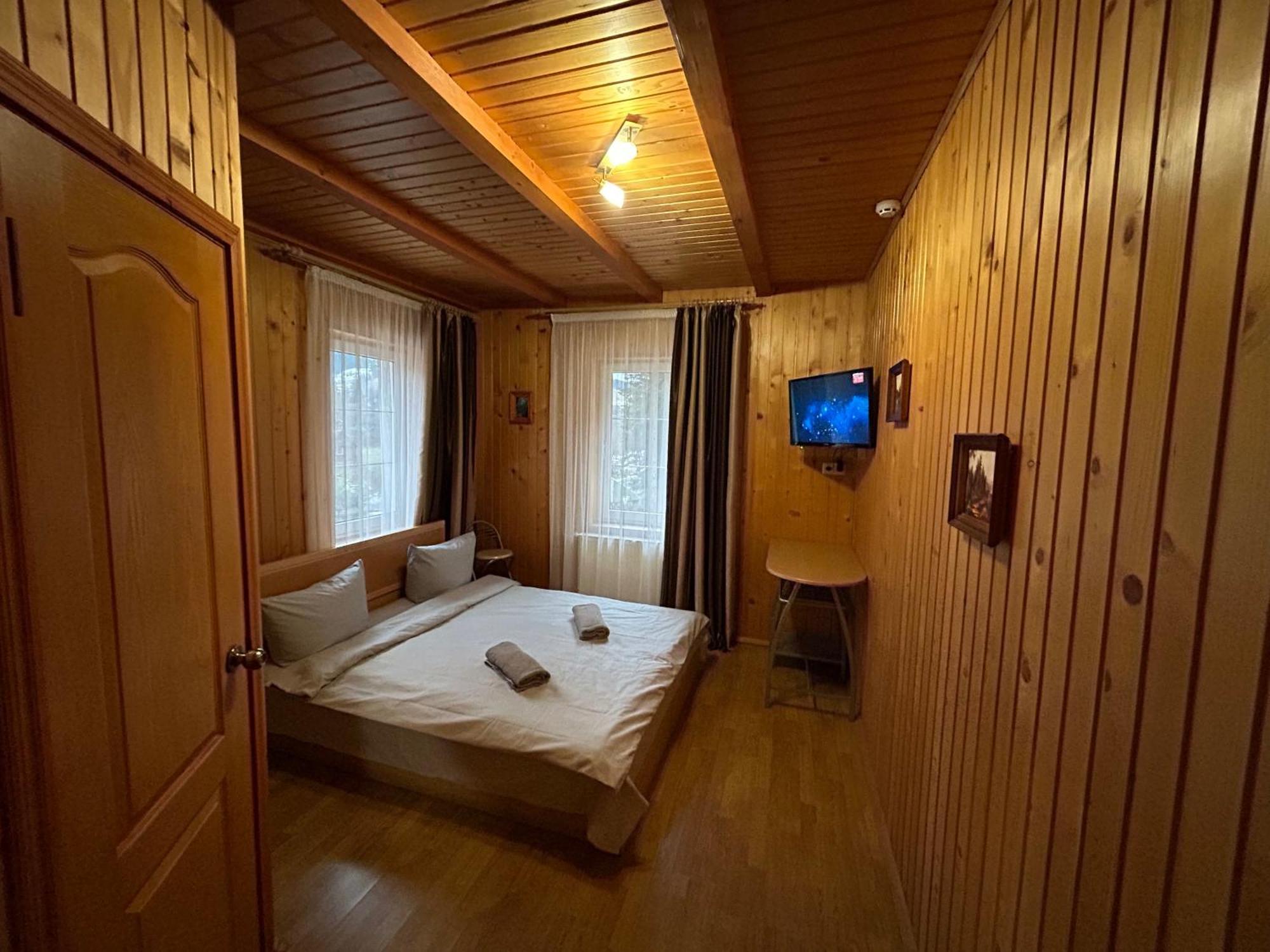 Любе Hotel Yablunytsya Luaran gambar