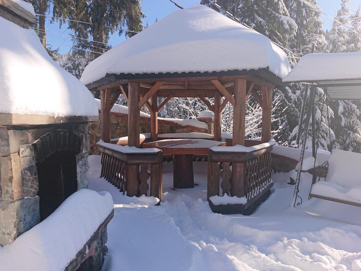 Любе Hotel Yablunytsya Luaran gambar